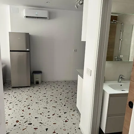Del Mar 1a - New Beach First Floor One Bed Flat *